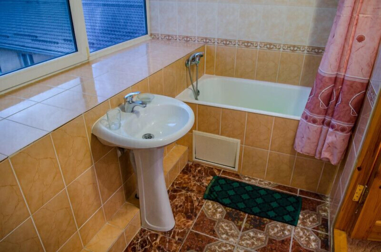 Bathroom 3, Mihail Hotel, Mayskiy