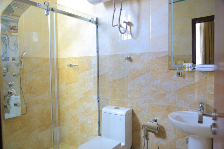 Bathroom 3, Black Horse Hotel Apartment, Addis Abeba