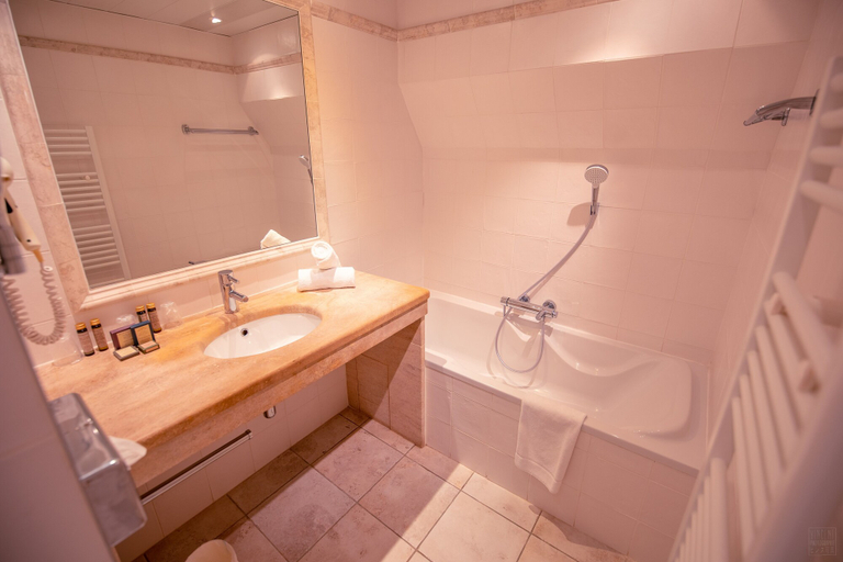 Bathroom 4, Hôtel Le Donjon - Coeur de la Cité Médiévale, Aude
