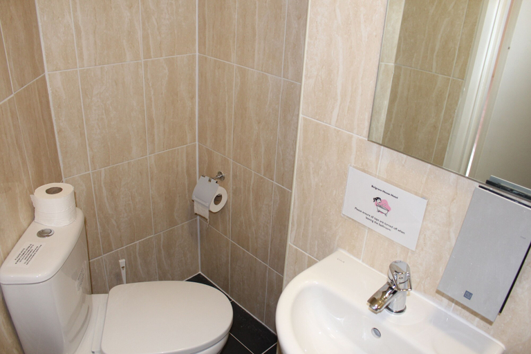 Bathroom 3, Belgrave House Hotel, London