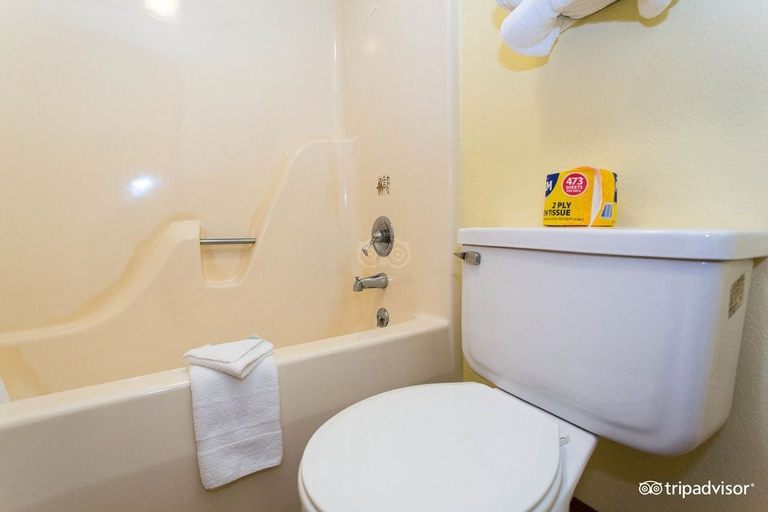 Bathroom 4, Seven Gables Inn, Taney