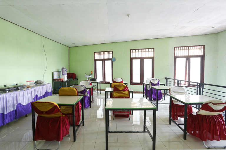Food & Drinks 3, OYO 92208 Hotel Andira Syariah, Kutai Kartanegara