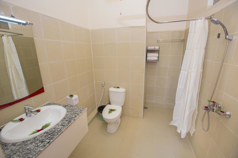Bathroom 5, Inle Apex Hotel, Taunggye