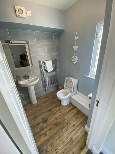 Bathroom 3, The Royal Oak, Derbyshire
