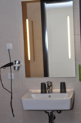 Bathroom 5, Bacchus Hotel, Bergstraße