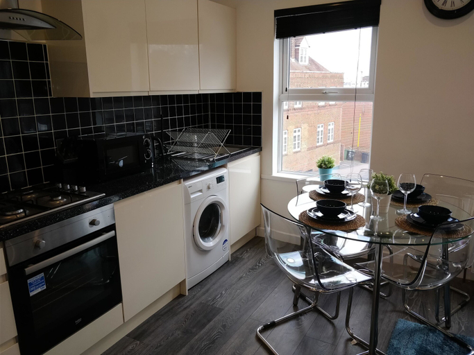 Others 5, Chiltern Apartment, Luton