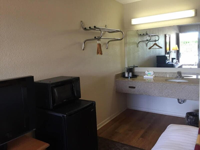 Bathroom 4, Budget Inn Sanford, Seminole