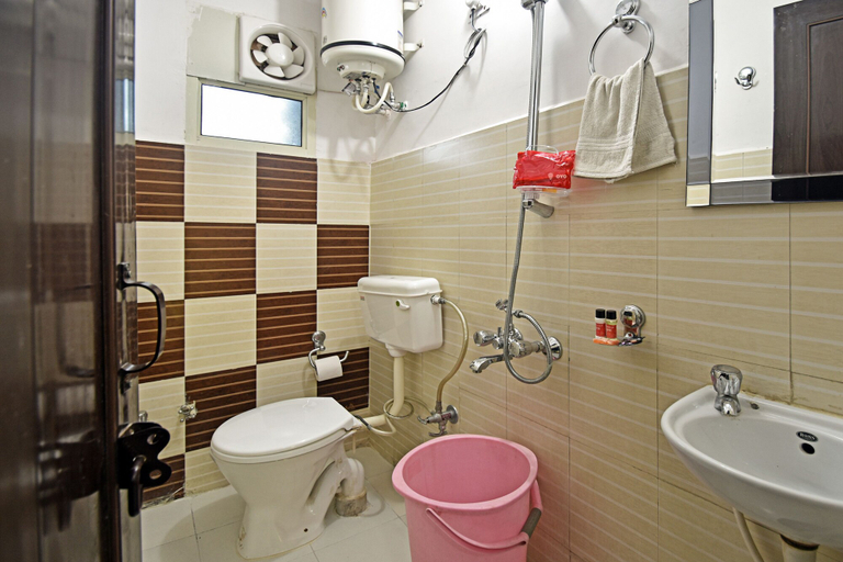 Bathroom 4, Hotel Gangotri, Hardwar