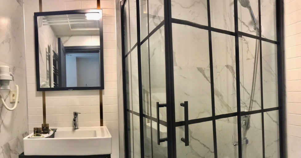 Bathroom 3, Royal Palas Hotel, Merkez