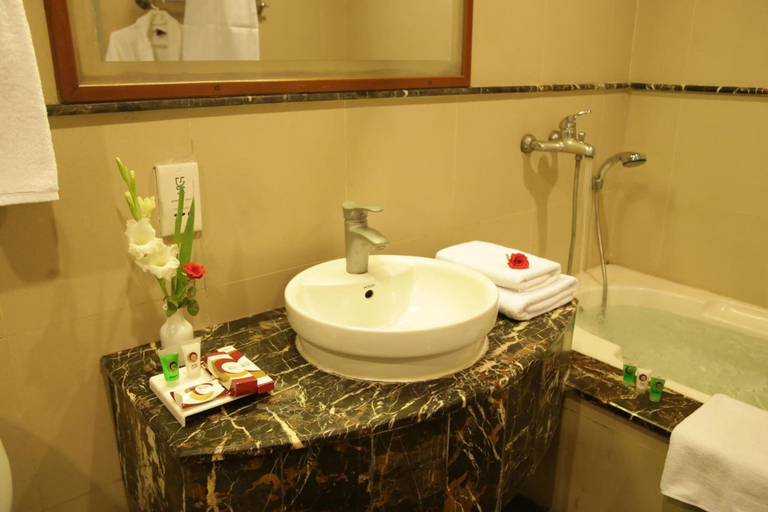 Bathroom 4, Hotel One Gulberg Lahore, Lahore