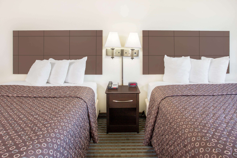 Bedroom 4, Super 8 by Wyndham Cedar Falls IA - University, Black Hawk