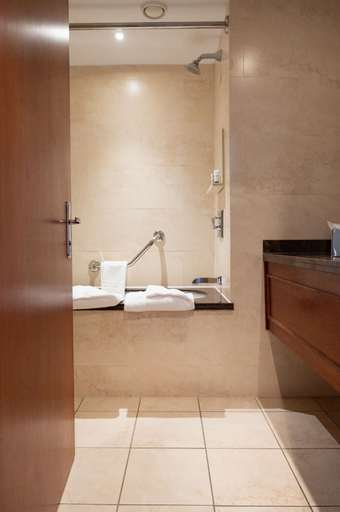 Bathroom 5, Bryn Meadows Golf, Hotel & Spa, Caerphilly