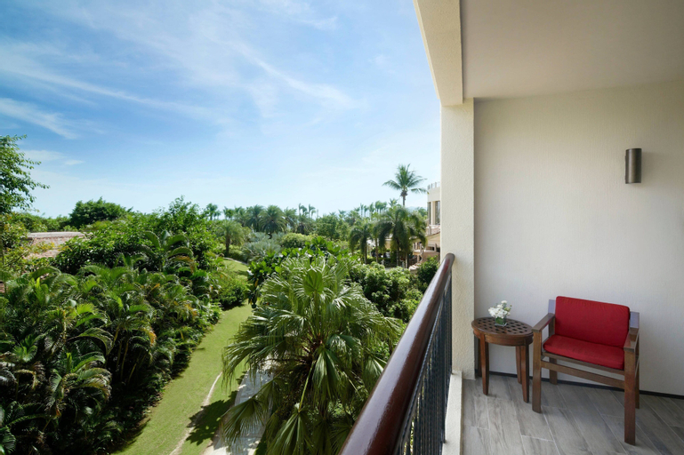 Exterior & Views 5