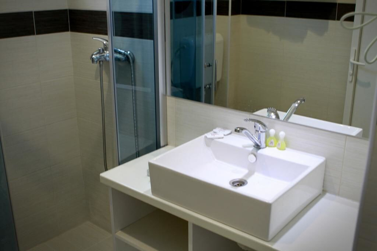 Bathroom, Prestol Hotel