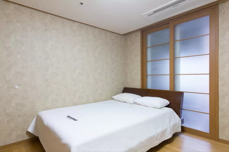 Bedroom 2, Gangnam Galaxy Apartment 1, Gangnam