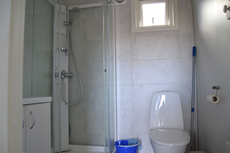 Bathroom 3, Sjøstrand Rorbuer, Vestvågøy