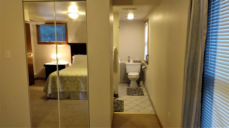 Bathroom 3, Doubleday House, Cuyahoga