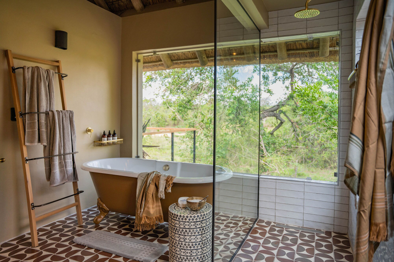 Bathroom 5, Thornybush Game Lodge, Ehlanzeni