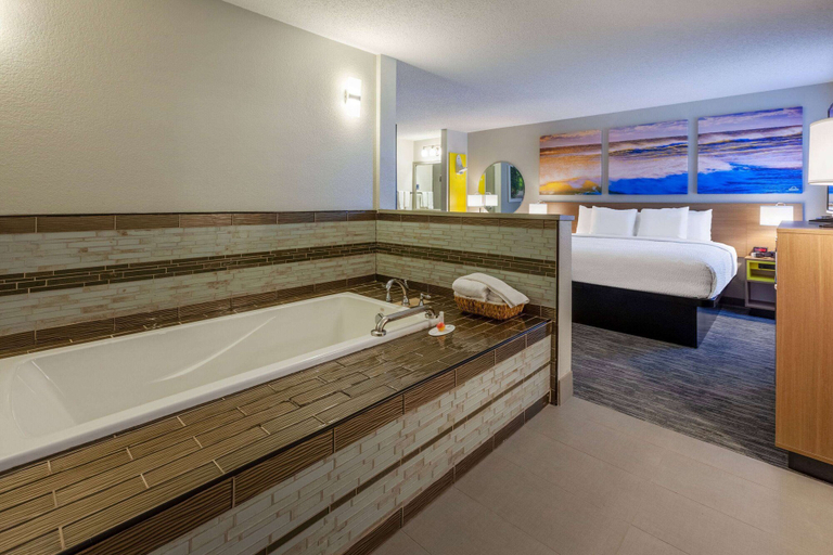 Bathroom 4, Days Inn by Wyndham Sturtevant / Racine / Mount Pleasant, Racine