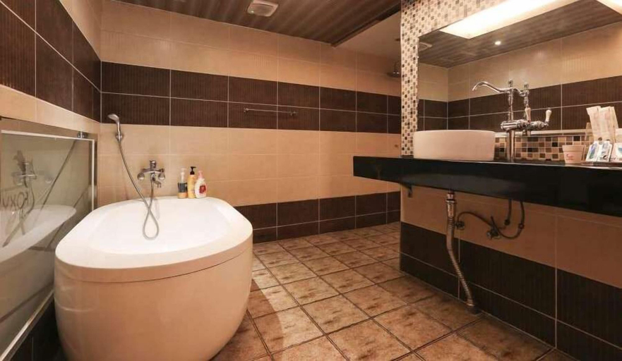 Bathroom 3, Foxy Motel, Haeundae