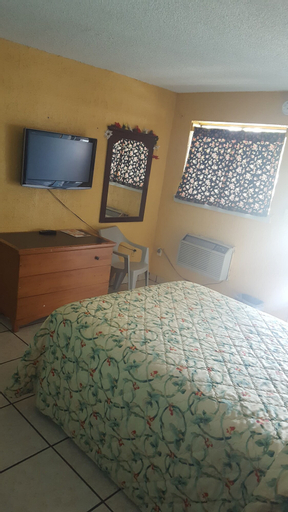Bedroom 3, Guest Host Motel, Saint Louis
