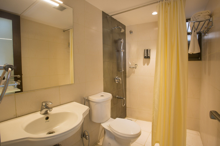 Bathroom, Langford Keys by TGI, Bangalore