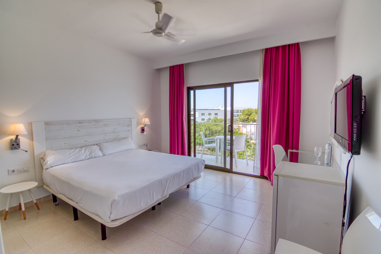 Bedroom 2, Hotel Playa Santandria - Adults Only, Baleares