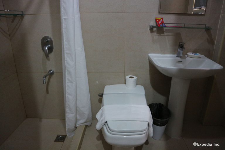 Bathroom, Marina Residences, Dumaguete City