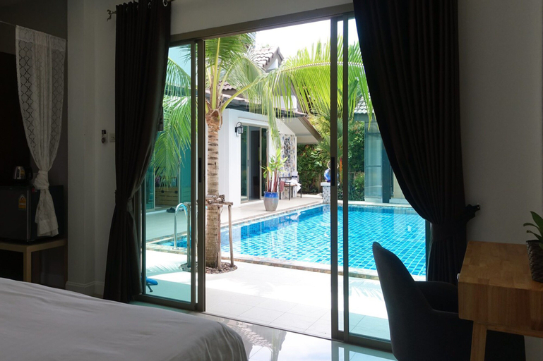 Exterior & Views 25