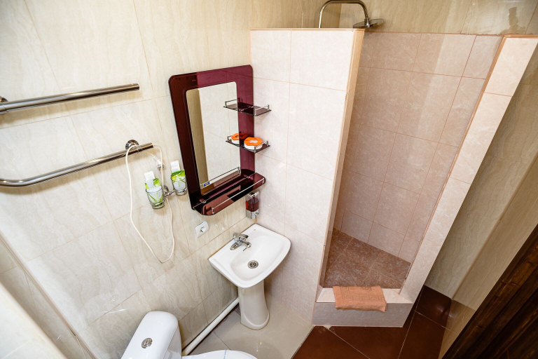 Bathroom 3, Boyard Hotel, Ussuriyskiy rayon