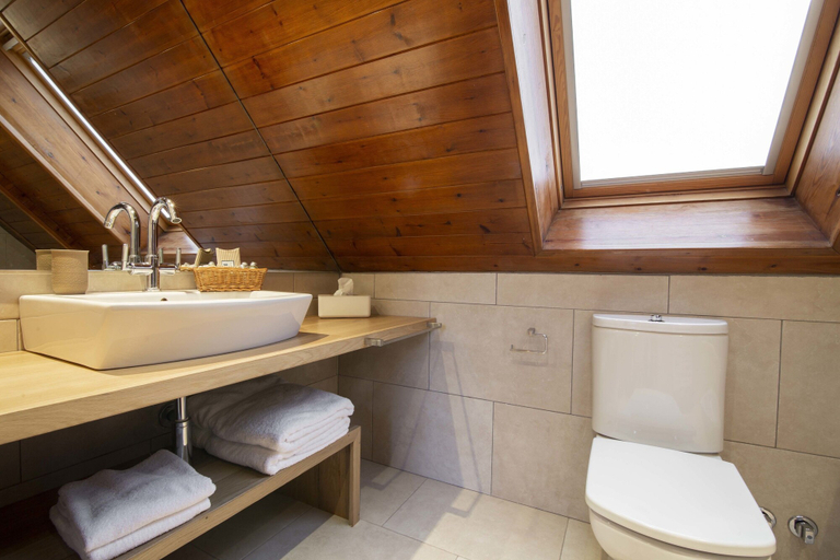 Bathroom 5, Eira Ski Lodge, Lleida