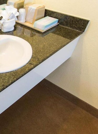 Bathroom 4, Seven Gables Inn, Taney