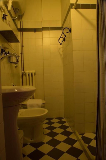 Bathroom, Antica Casa dei Rassicurati, Lucca