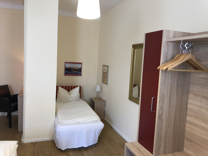 Bedroom 3, Hotel Gasthof Flötzinger Bräu, Rosenheim