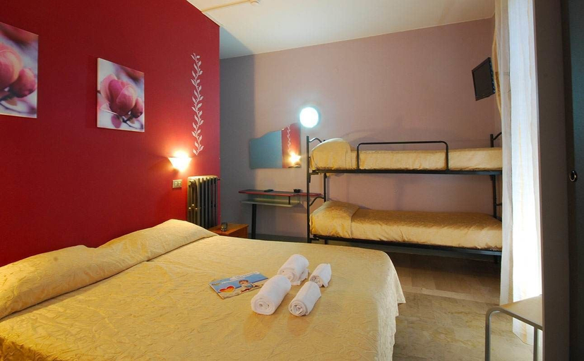 Bedroom 3, Hotel Kent, Rimini