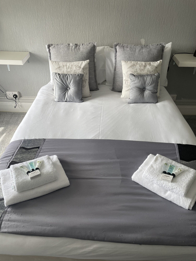 Bedroom 3, The Six Bells, Medway