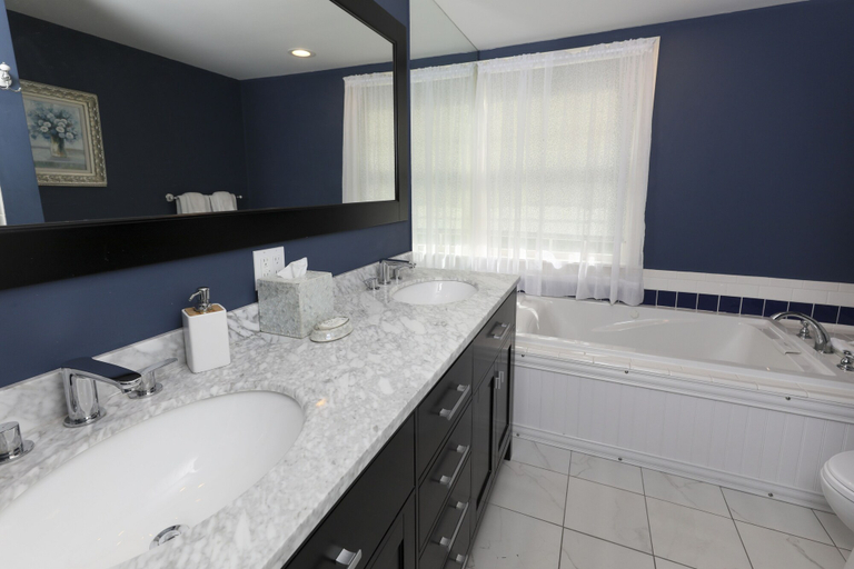 Bathroom 5, Inn at Taughannock Falls, Tompkins