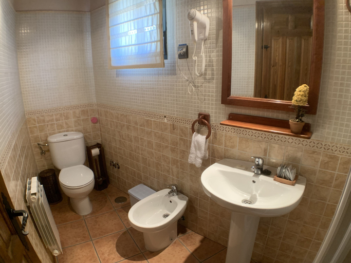 Bathroom 3, El Bulin de Braojos, Madrid