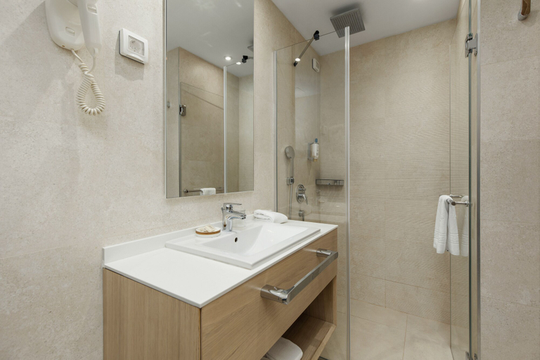 Bathroom 5, Hotel Harmonia by Dukley