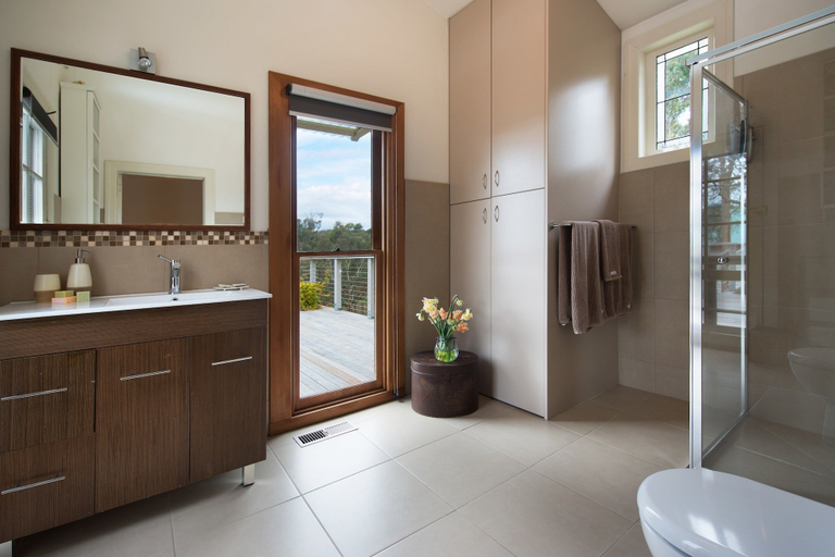 Bathroom 4, Monigatti, Hepburn - East