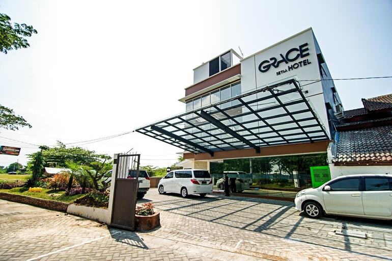 Exterior & Views 26