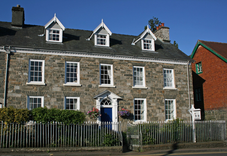 Exterior & Views