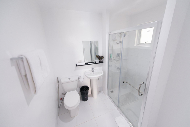 Bathroom 4, Bumble V Hotel Subic, Olongapo City