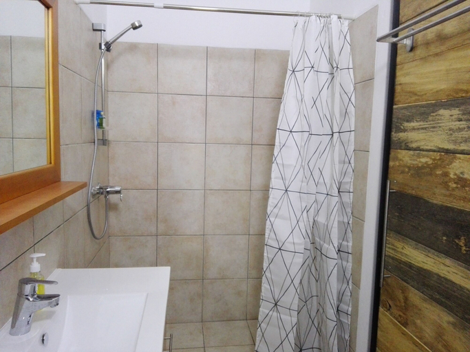 Bathroom 3, Urban Lodge, Roherero