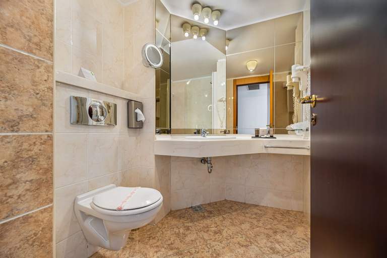 Bathroom 5, Aro Palace Hotel, Brasov