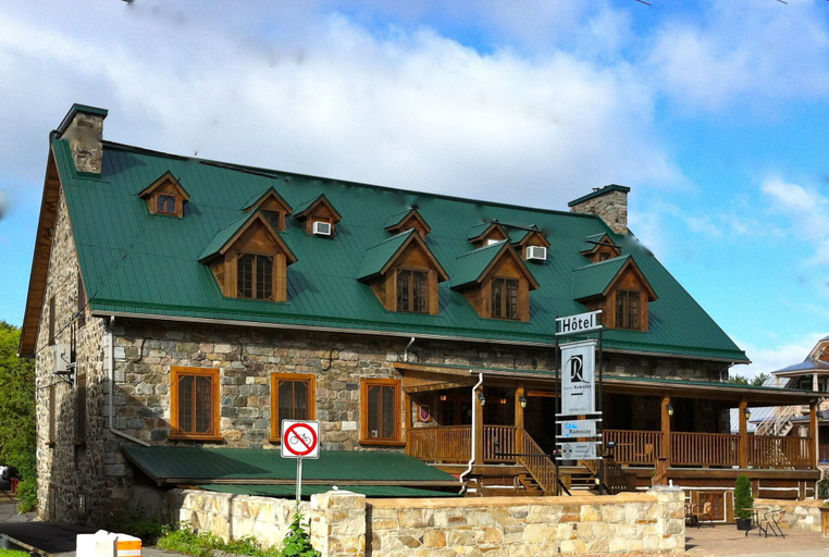 Exterior & Views