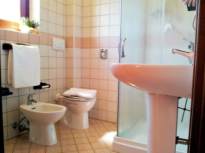 Bathroom 4, Agriturismo La Rocca dei Briganti, Latina