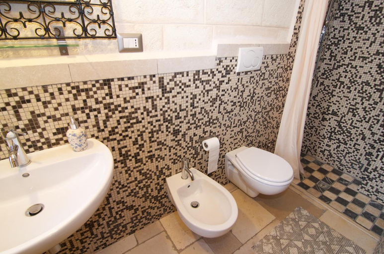 Bathroom 3, Relais Villa Lucia, Brindisi