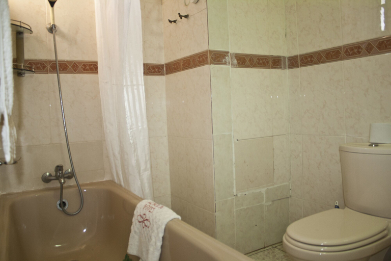 Bathroom 4, Kesdem Hotel, Tema
