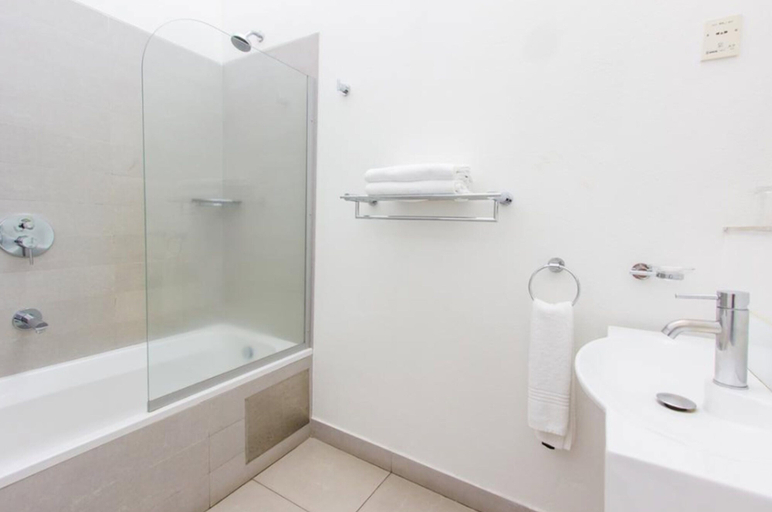 Bathroom, Casa do Capitao, Jangamo